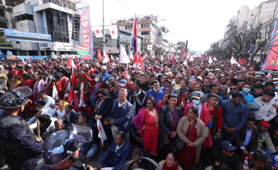 एमालेलाई काठमाडौँ महानगरको एक लाख जरिवाना, दरबारमार्गमा फोहोर गरेको आरोप